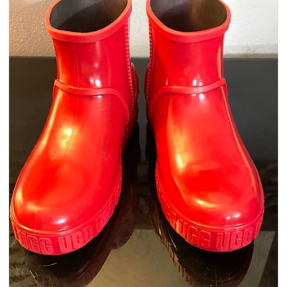 NWOB UGG Drizlita Rain Snow Boots KIDS BIG GIRLS SIZE 4 SAMBA RED UGG 1130361K